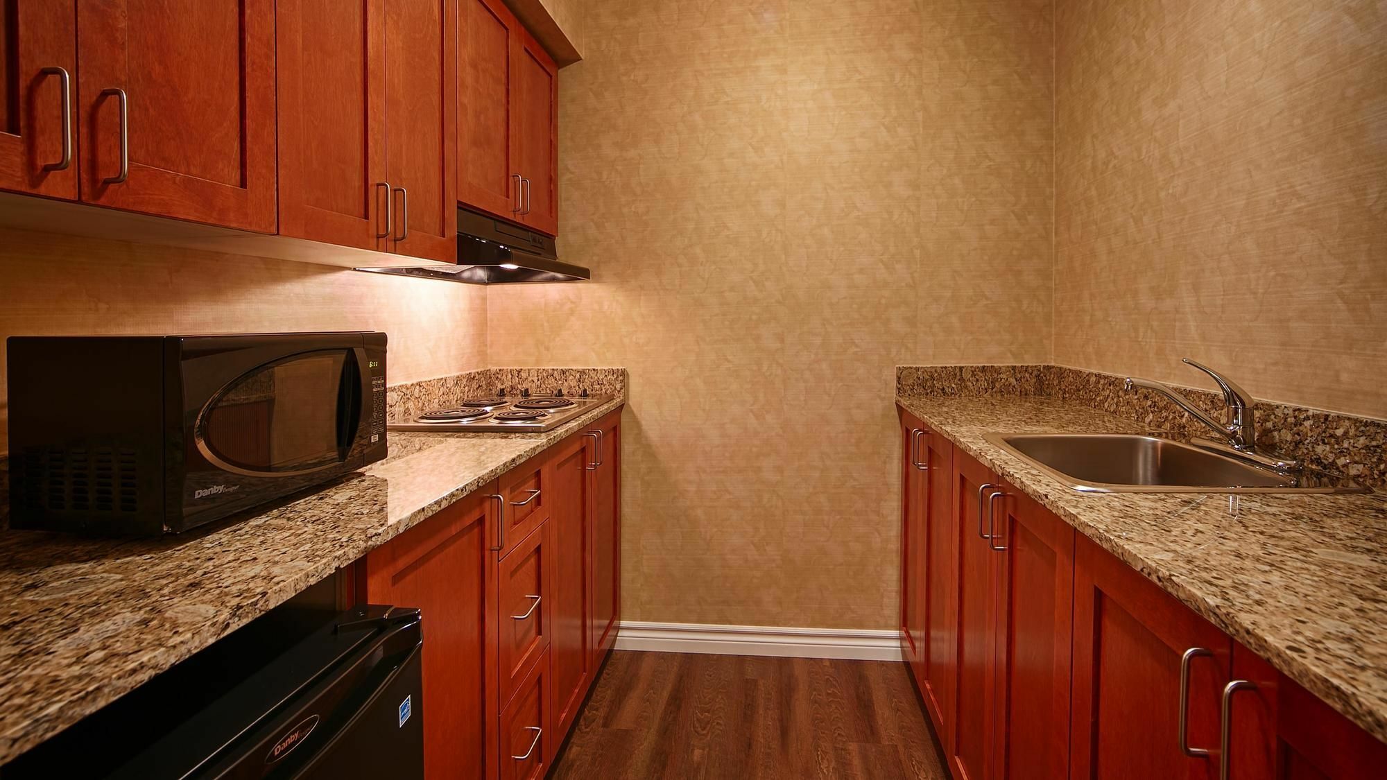 Best Western Plus Rose City Suites Welland Esterno foto